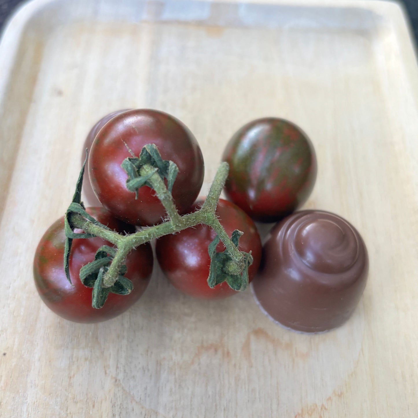 Chocolate Cherry Tomato Seeds